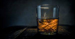 Por qué invertir en whisky puede ser bueno para nuestras finanzas